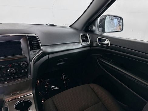 Used 2019 Jeep Grand Cherokee Laredo image 29