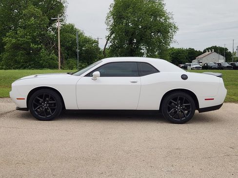 Used 2020 Dodge Challenger SXT w/ Blacktop Package RWD image 4