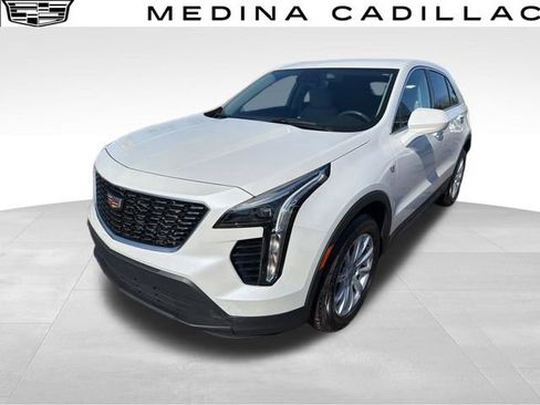 Certified 2022 Cadillac XT4 Luxury w/ Cold Weather Package image 1