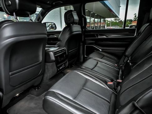 Used 2023 Jeep Wagoneer L Series III w/ Preferred Equipment Group AWD/4WD image 20