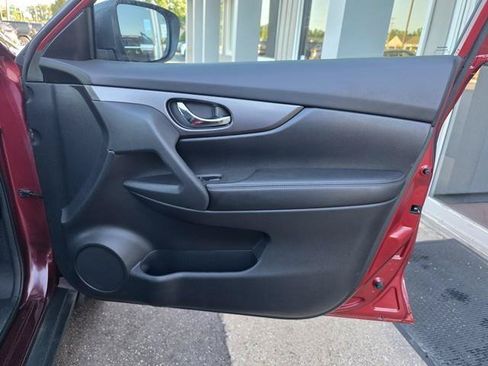 Used 2016 Nissan Rogue SV FWD image 30