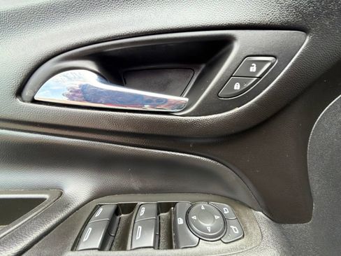 Used 2021 Chevrolet Equinox LT FWD image 32
