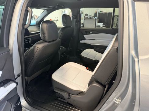 Used 2025 Chevrolet Traverse High Country w/ LPO, Cargo Package AWD/4WD image 13