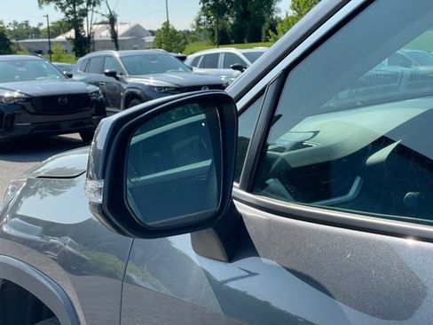 Used 2022 Toyota RAV4 LE FWD image 18