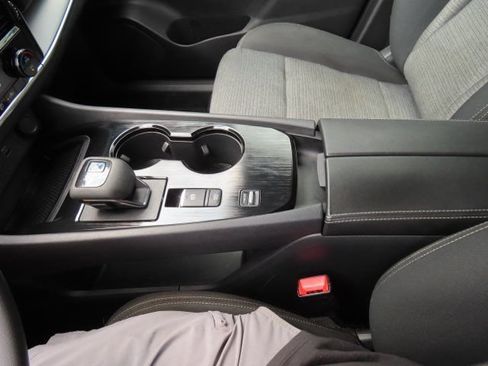 Used 2022 Nissan Rogue SV FWD image 28