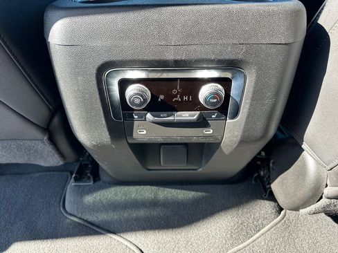 Used 2022 GMC Yukon XL SLT w/ SLT Premium Package image 14