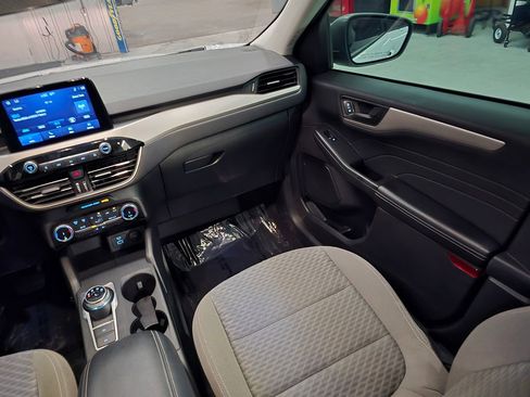 Used 2022 Ford Escape SE image 33