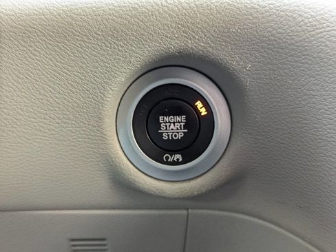 Used 2020 Chrysler Voyager Lxi image 24