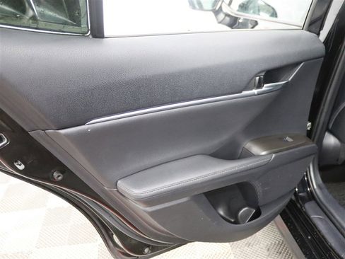 Used 2022 Toyota Camry XLE AWD/4WD image 18