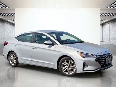 Used 2020 Hyundai Elantra SEL w/ Cargo Package (C1) FWD image 2