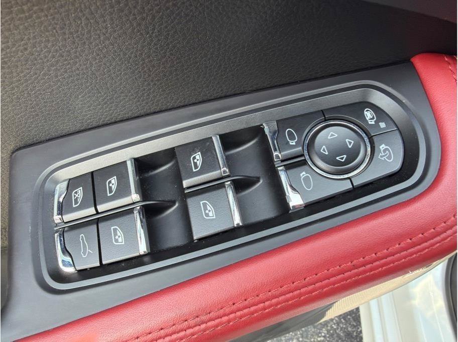 Used 2017 Porsche Macan Turbo AWD/4WD image 10