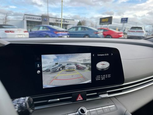 Used 2025 Hyundai Elantra SEL image 17