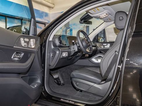 Used 2026 Mercedes-Benz GLS 450 4MATIC image 13