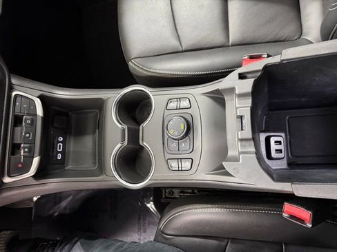 Used 2023 GMC Terrain SLT image 35