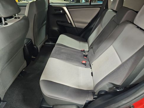 Used 2014 Toyota RAV4 XLE image 28