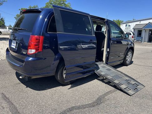 Used 2014 Dodge Grand Caravan SE w/ Quick Order Package 29E SE FWD image 2