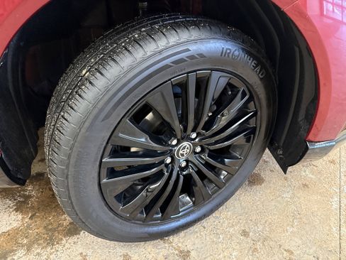 Used 2023 Toyota Venza Nightshade image 12