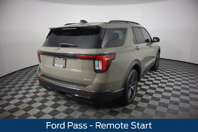 New 2026 Ford Explorer ST-Line w/ ST-Line Street Pack AWD/4WD image 3