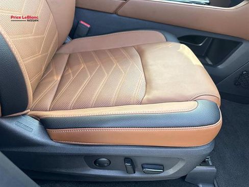 Certified 2025 Nissan Pathfinder Platinum w/ Cargo Package FWD image 11