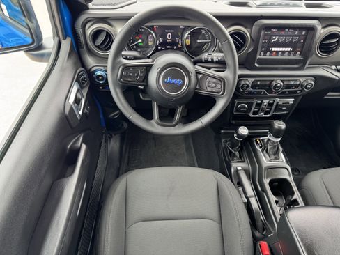 Used 2023 Jeep Wrangler Unlimited w/ Convenience Group AWD/4WD image 15