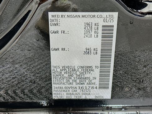 Used 2025 Nissan Altima 2.5 SV FWD image 12