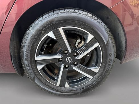 Used 2024 Nissan Sentra SV FWD image 19