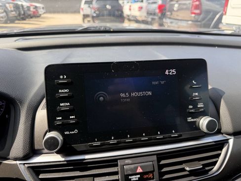 Used 2019 Honda Accord LX image 25