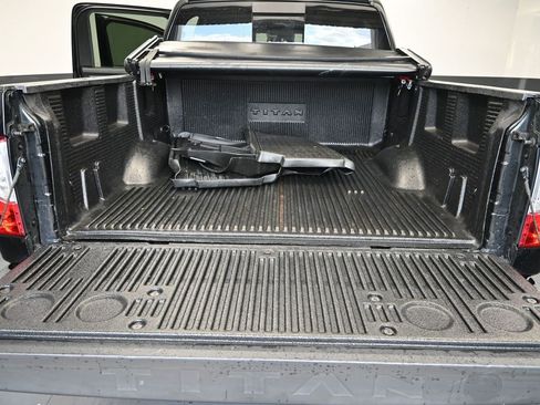 Used 2021 Nissan Titan SV w/ SV Convenience Package image 11