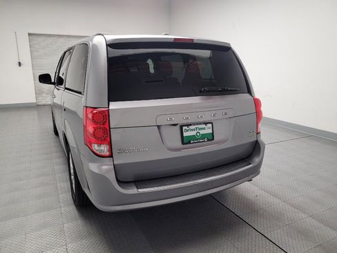 Used 2019 Dodge Grand Caravan SXT image 6