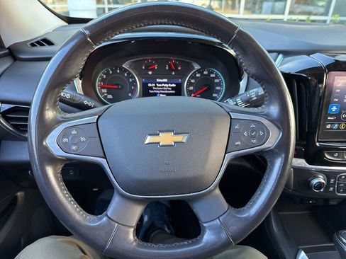 Used 2020 Chevrolet Traverse LT image 25