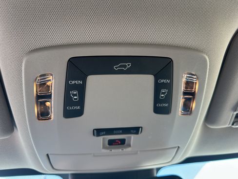 Used 2026 Toyota Sienna LE AWD/4WD image 24