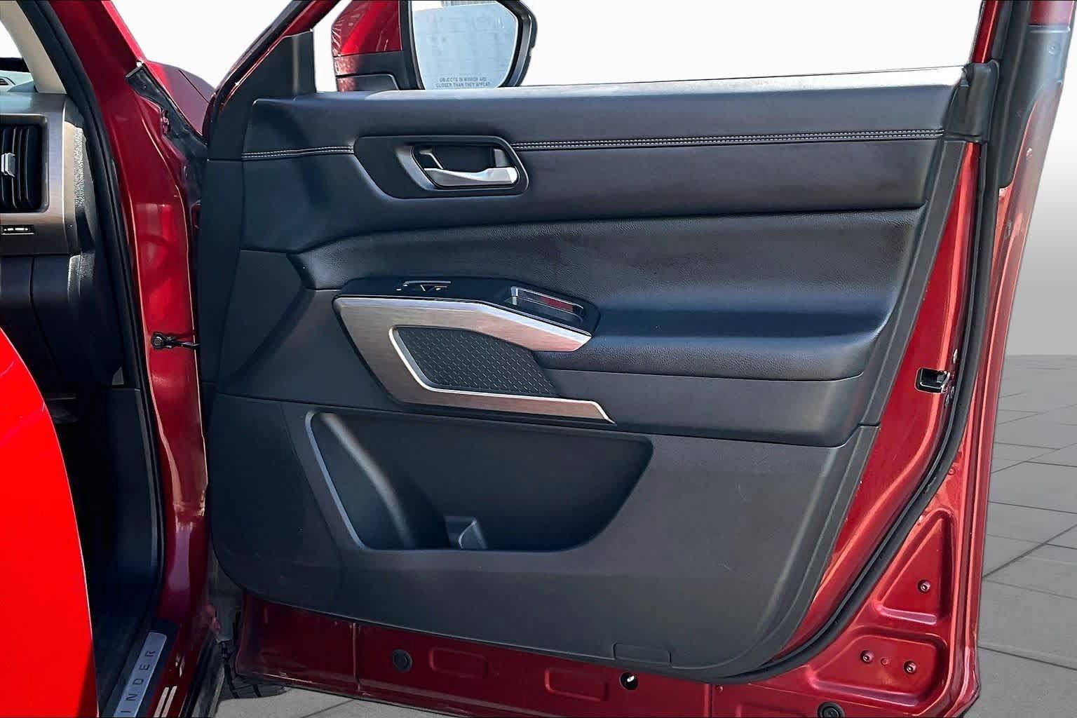 Certified 2023 Nissan Pathfinder Platinum FWD image 23