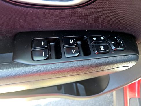 Used 2016 Kia Soul + image 17