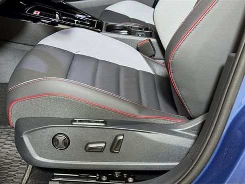Used 2025 Volkswagen GTI SE FWD image 18