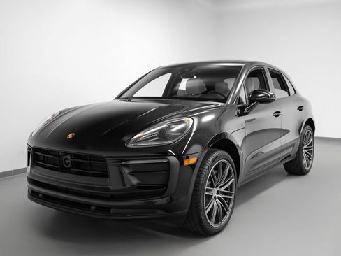 Certified 2025 Porsche Macan image 6