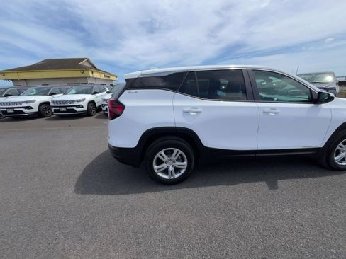 Used 2024 GMC Terrain SLE FWD image 16