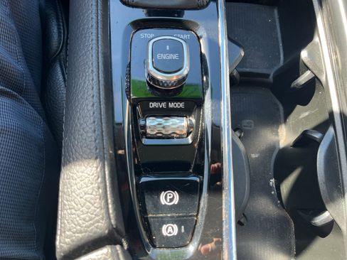 Used 2016 Volvo XC90 T6 Momentum w/ Momentum Plus Package AWD/4WD image 25