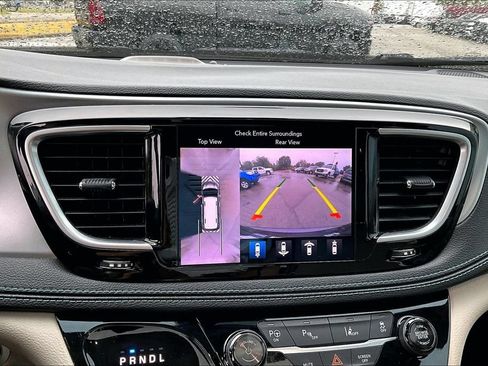 Used 2018 Chrysler Pacifica Limited w/ Advanced Safetytec Group FWD image 21
