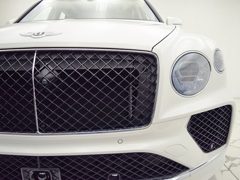 Used 2024 Bentley Bentayga AWD/4WD image 8