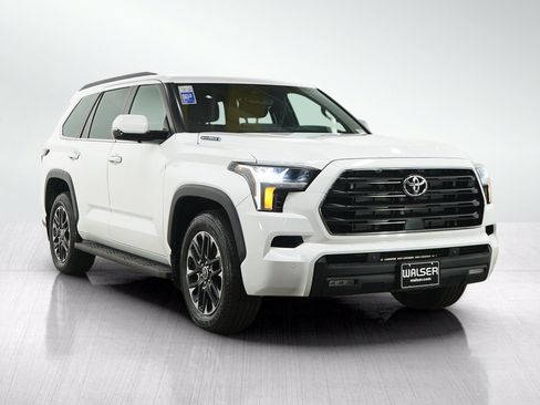 Used 2025 Toyota Sequoia SR5 w/ SR5 Premium Package AWD/4WD image 9