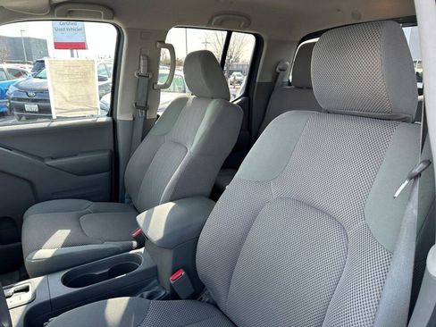 Used 2015 Nissan Frontier SV image 11