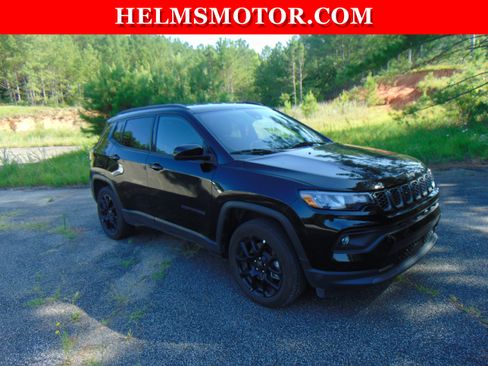 Certified 2025 Jeep Compass Latitude w/ Convenience Group AWD/4WD image 12