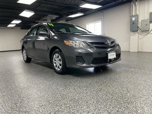Used 2011 Toyota Corolla LE image 2