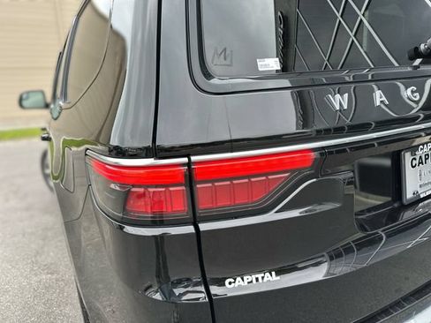 Used 2022 Jeep Wagoneer Series III w/ Premium Group I AWD/4WD image 28
