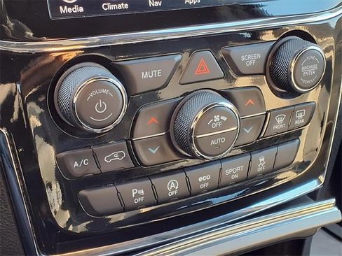 Used 2022 Jeep Grand Cherokee Limited w/ Trailer Tow Group IV image 15