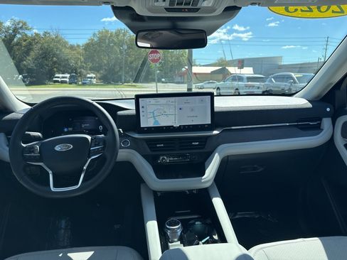 Used 2025 Ford Explorer Platinum w/ Ultimate Package image 11