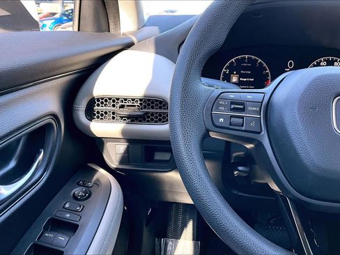 Used 2023 Honda HR-V LX image 24