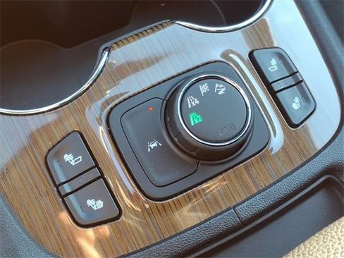 Used 2021 GMC Acadia SLE w/ Driver Convenience Package image 15