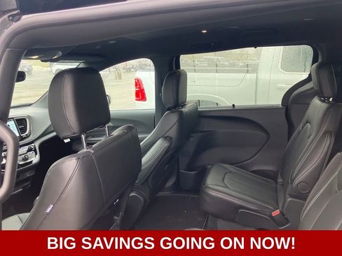 New 2026 Chrysler Pacifica Select w/ S Appearance Package image 25