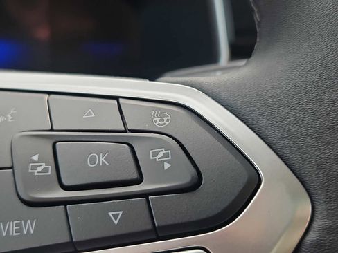 New 2025 Volkswagen Taos SE image 15